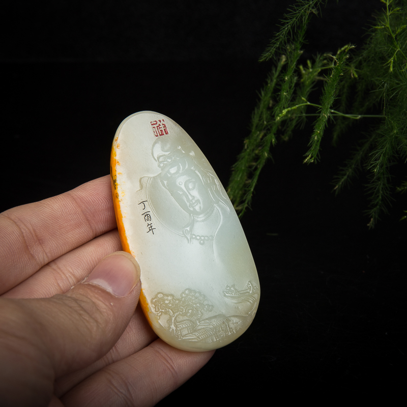 俄罗斯山料俏色和田玉观音吊坠-红掌柜