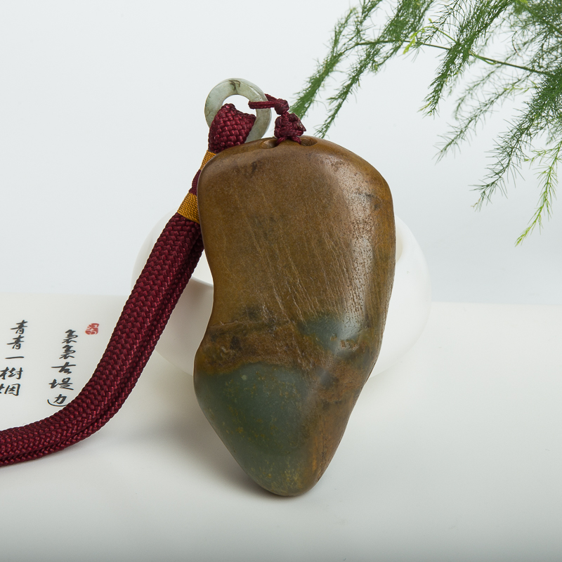 籽料俏色和田玉美女吊坠-红掌柜