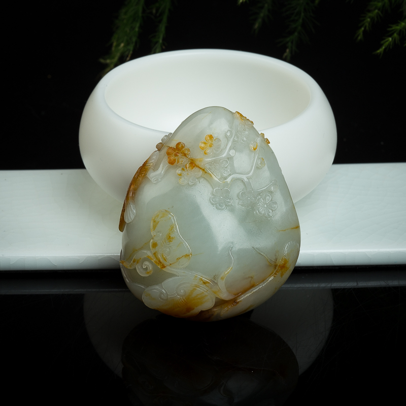 天然俏色和田玉喜上眉梢吊坠-红掌柜