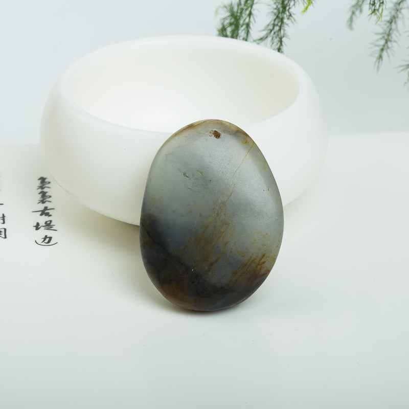 籽料和田青花玉随形吊坠-红掌柜