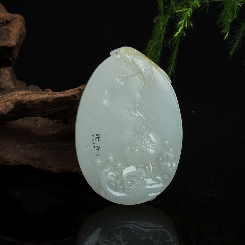 和田玉吊坠-红掌柜