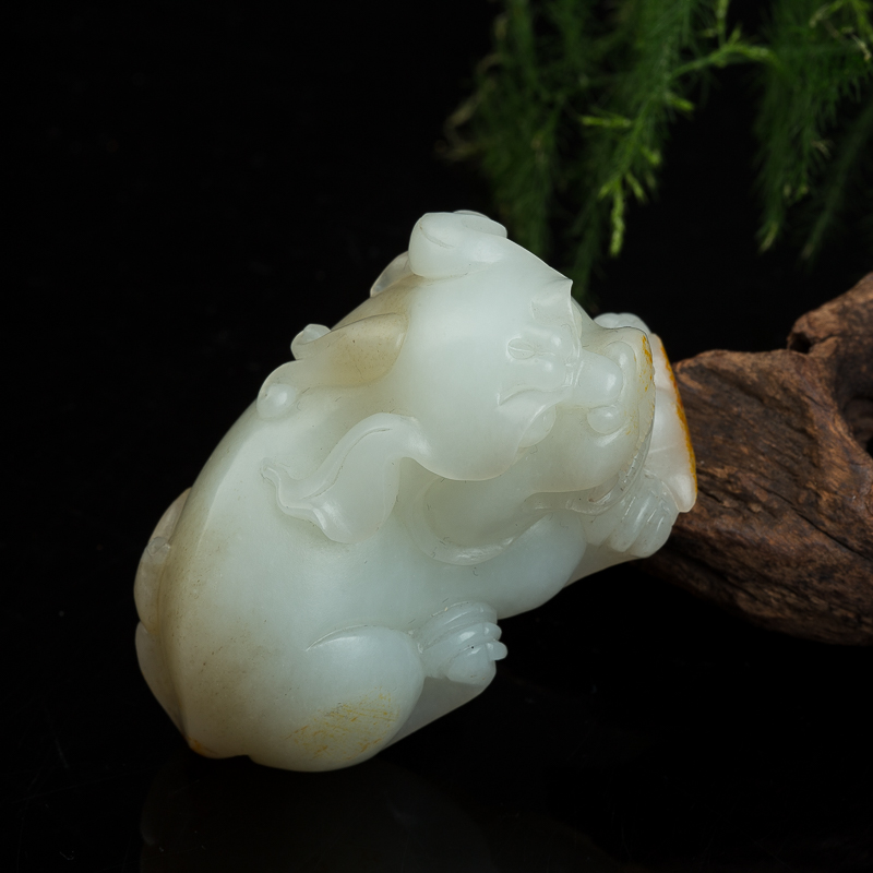 天然俏色和田玉貔貅摆件-红掌柜
