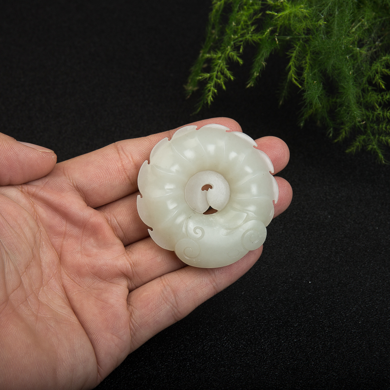 新疆天然籽料和田玉如意吊坠-红掌柜