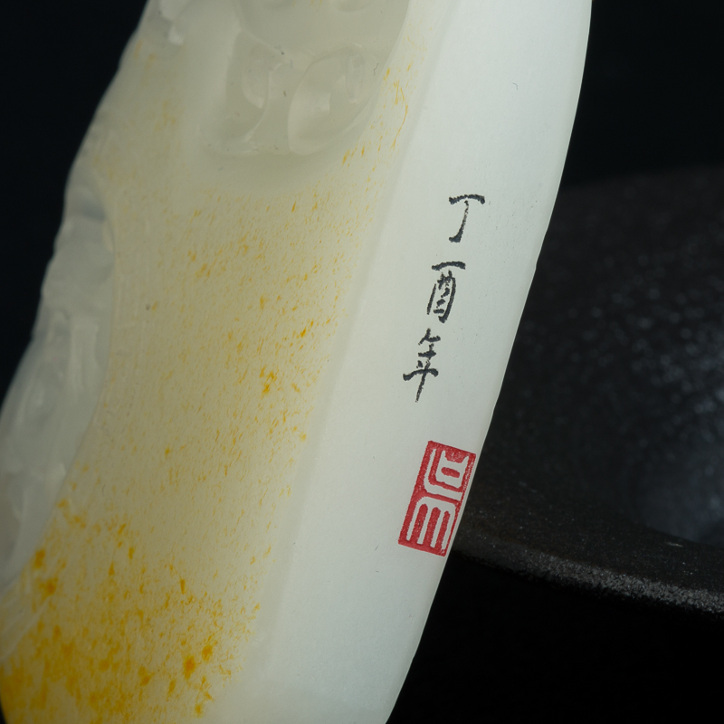 籽料俏色和田玉吊坠-红掌柜