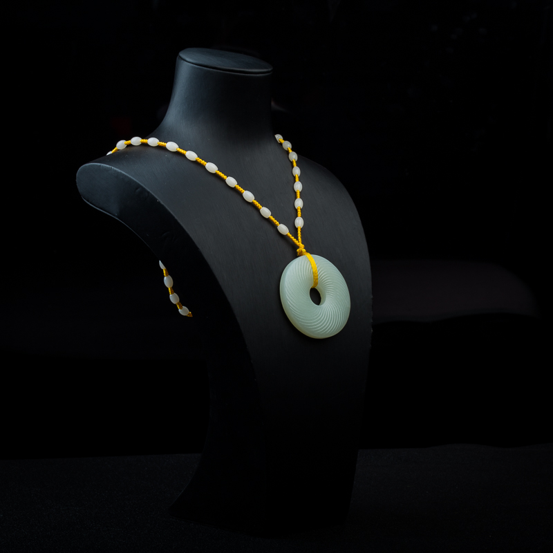 天然俄罗斯山料和田青白玉吊坠-红掌柜