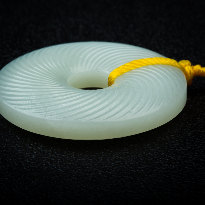 俄罗斯山料和田青白玉平安扣吊坠-红掌柜