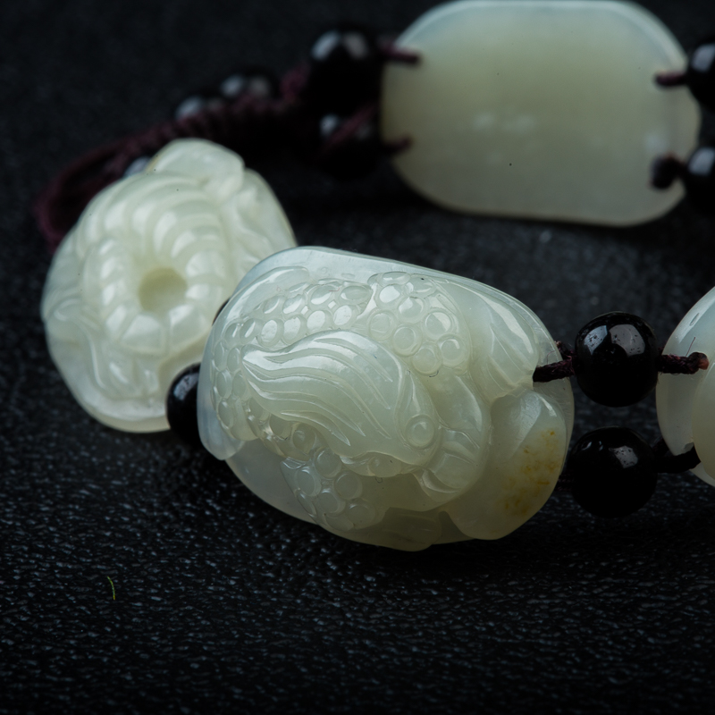 新疆籽料和田白玉富甲天下手牌-红掌柜