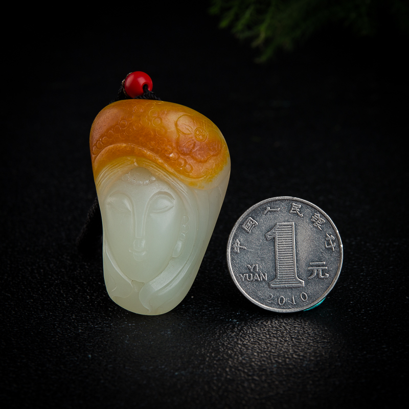 籽料俏色和田玉仕女挂坠-红掌柜