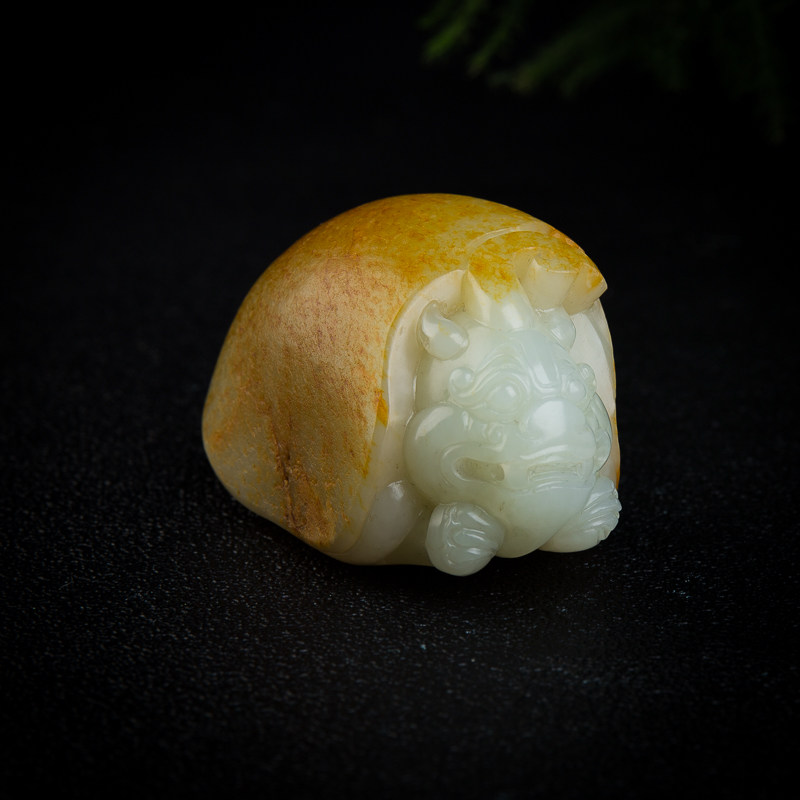 籽料俏色和田玉小摆件-红掌柜