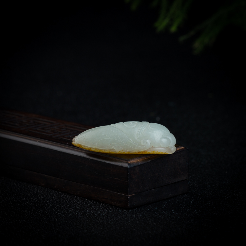 新疆天然籽料俏色和田玉一鸣惊人吊坠-红掌柜