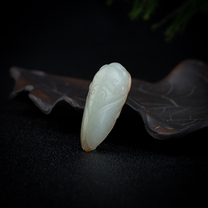 新疆籽料俏色和田玉一鸣惊人吊坠-红掌柜