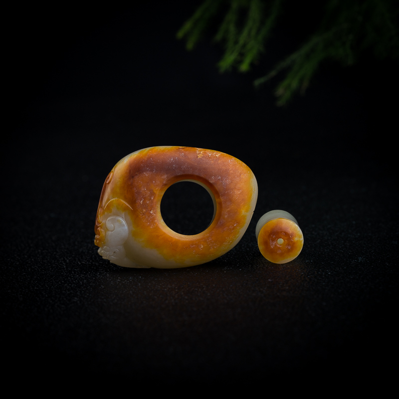 籽料俏色和田玉貔貅扳指-红掌柜