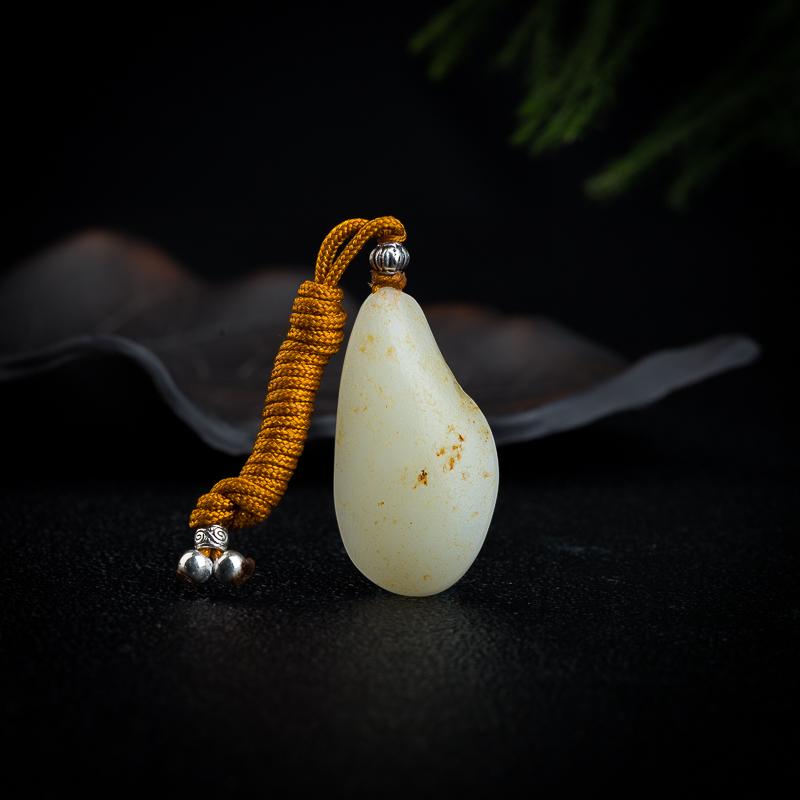 和田玉石上兰花吊坠-红掌柜