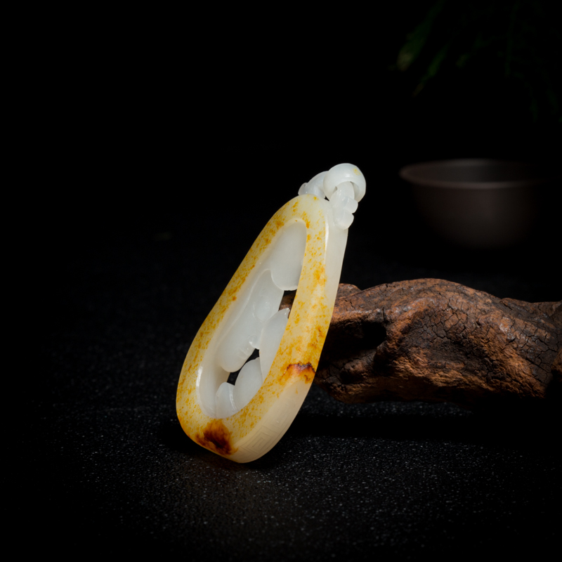 新疆山料俏色和田玉花开见佛吊坠-红掌柜