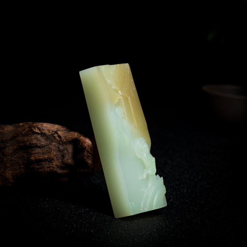 山料俏色和田青玉蓦然回首吊坠-红掌柜