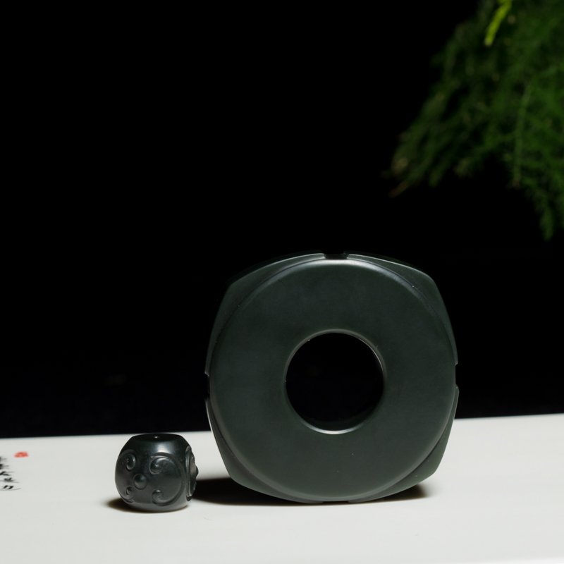 和田青玉吊坠-红掌柜