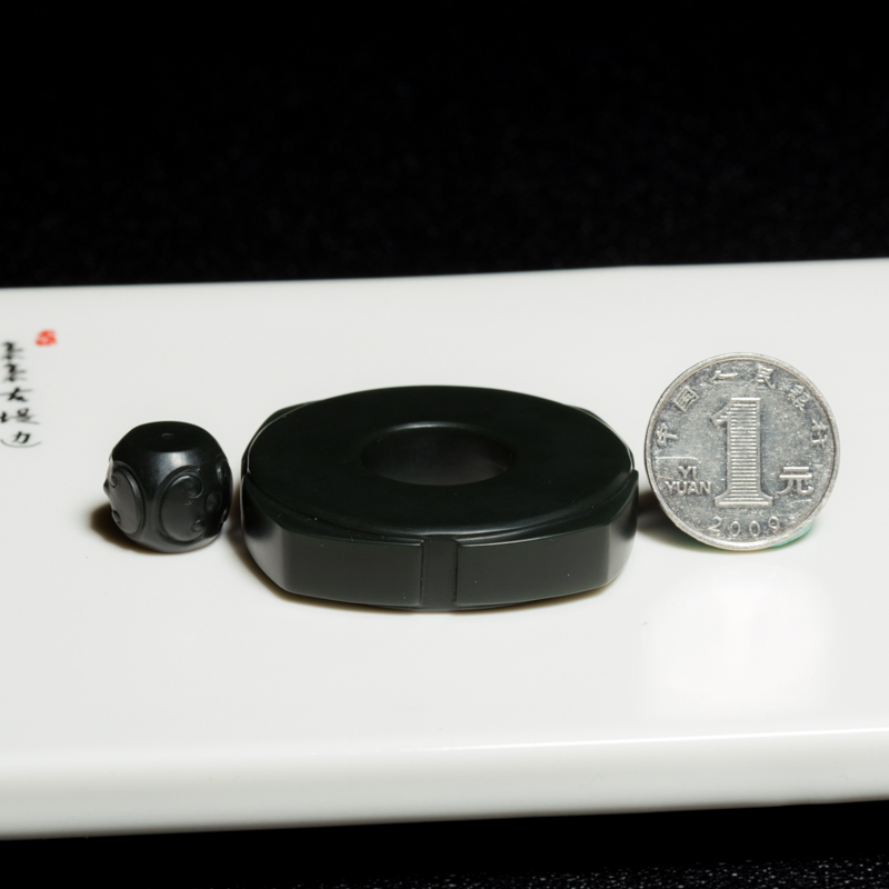 天然新疆山料和田青玉内有乾坤吊坠-红掌柜