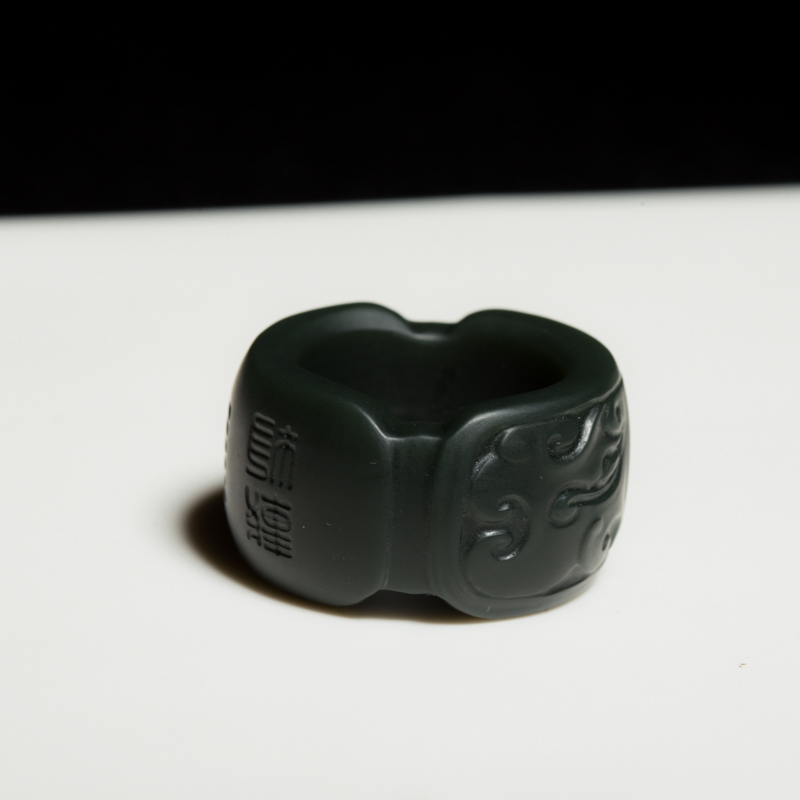 天然和田青玉厚德载物扳指-红掌柜