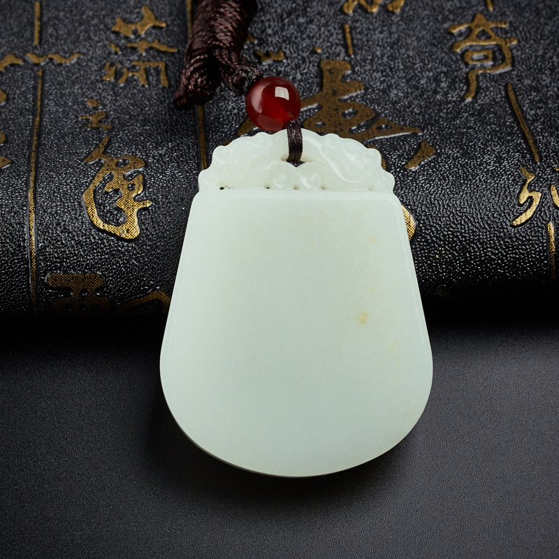 和田玉府上有龙吊坠牌-红掌柜珠宝