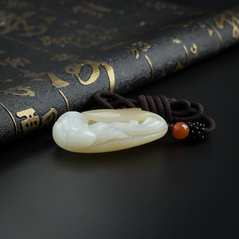 和田玉吊坠-红掌柜