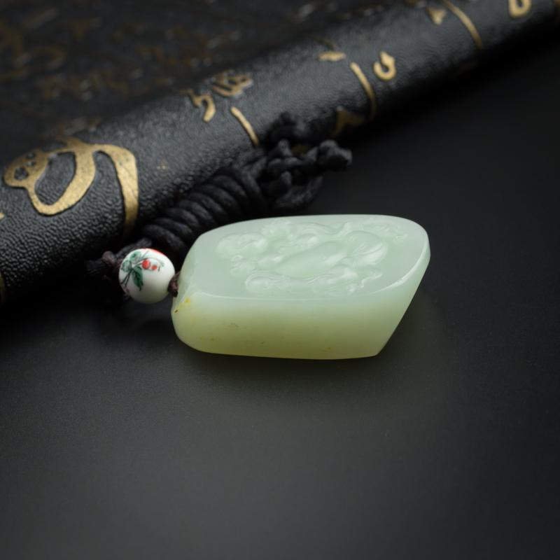 和田玉吊坠-红掌柜