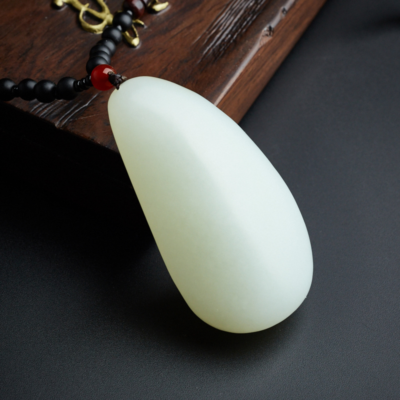 和田玉随形挂坠-红掌柜