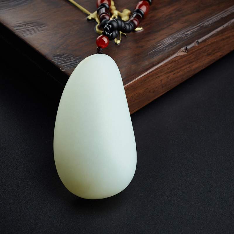 新疆和田玉随形吊坠-红掌柜