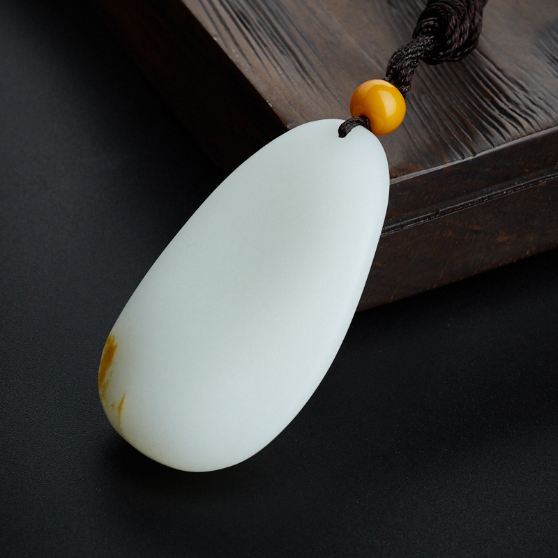 和田玉随形挂坠-红掌柜