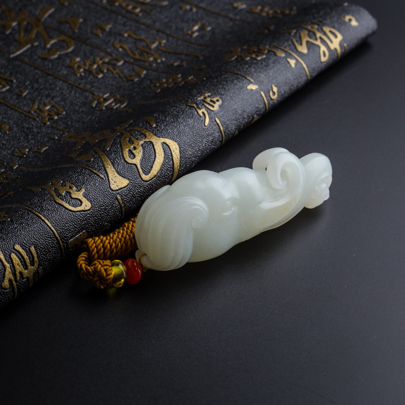 俄料和田玉象鼻挂坠 - 红掌柜