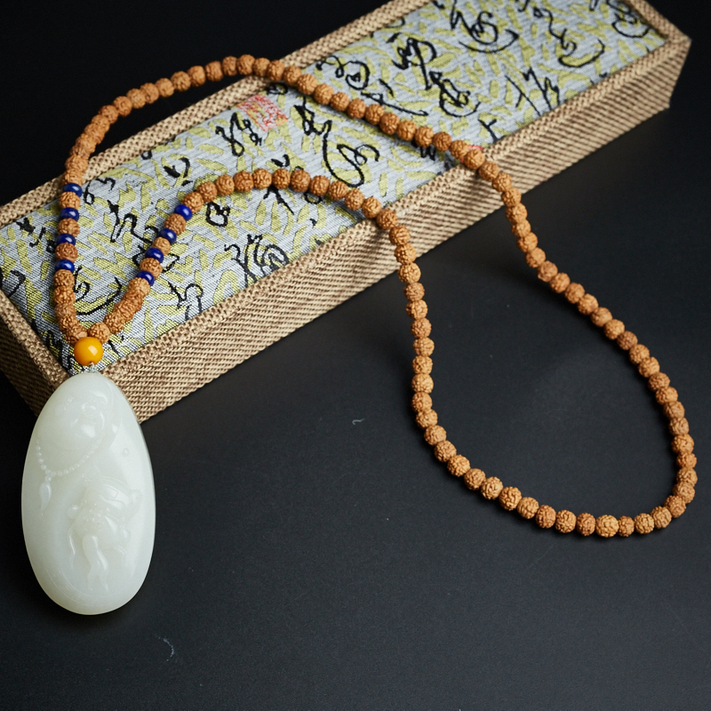 新疆籽料带皮和田玉和气生财吊坠 - 红掌柜