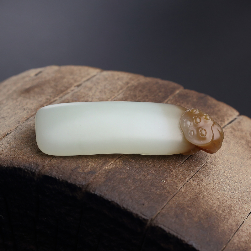 新疆天然山料和田玉莲子吊坠-红掌柜