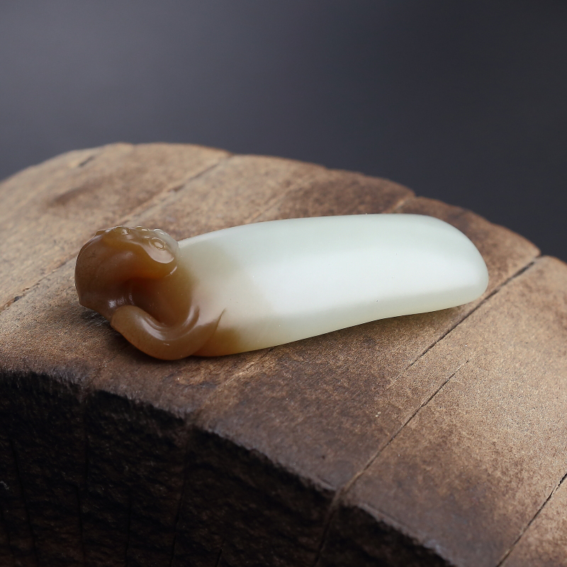 山料俏色和田玉莲子吊坠-红掌柜