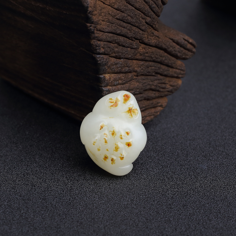 山料天然俏色和田玉三足金蟾吊坠-红掌柜