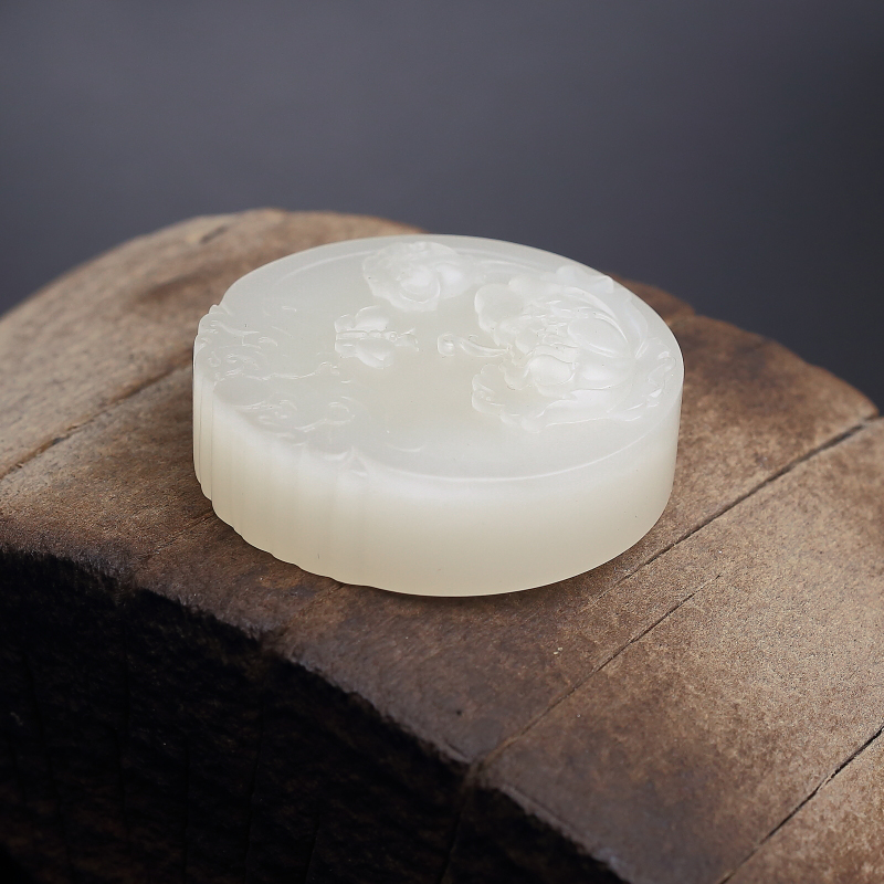 新疆天然山料和田玉蝶恋花吊坠-红掌柜