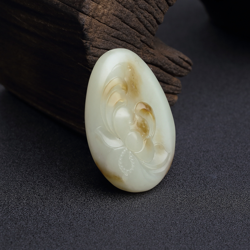 天然山料俏色和田玉莲花吊坠-红掌柜