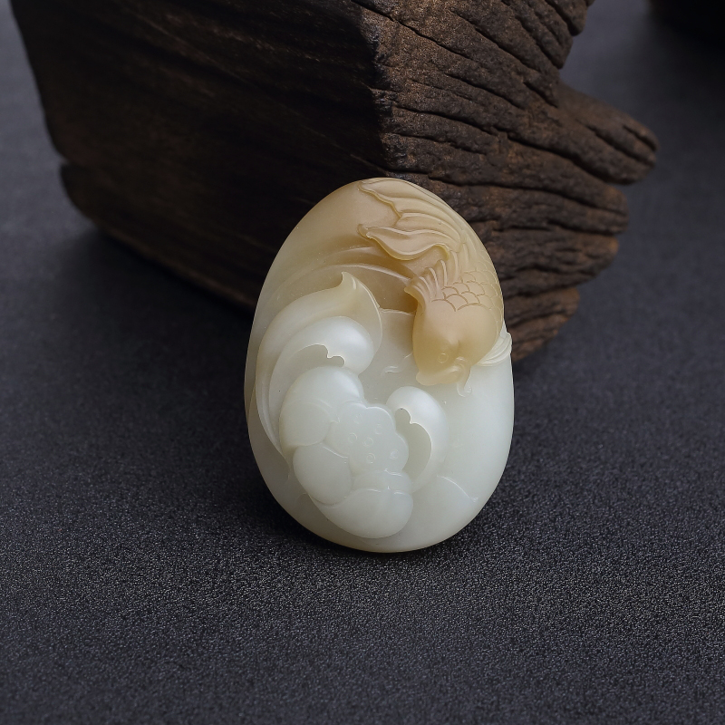 新疆天然山料俏色和田玉连年有余吊坠-红掌柜