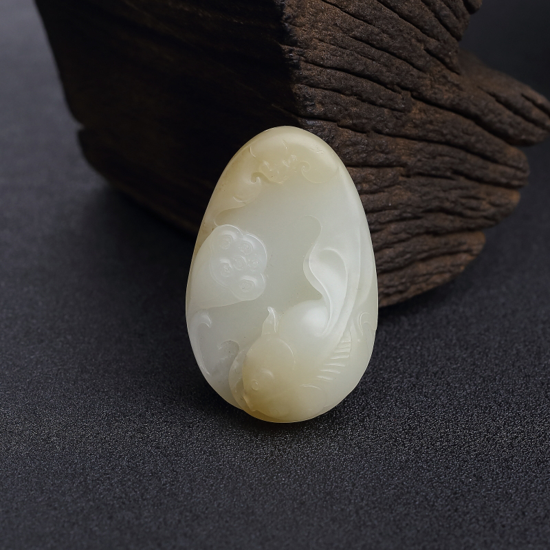 天然山料俏色和田玉连年有余吊坠-红掌柜