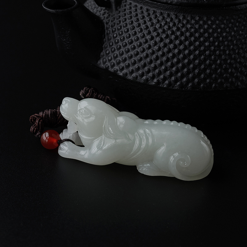 和田玉狗吊坠-红掌柜