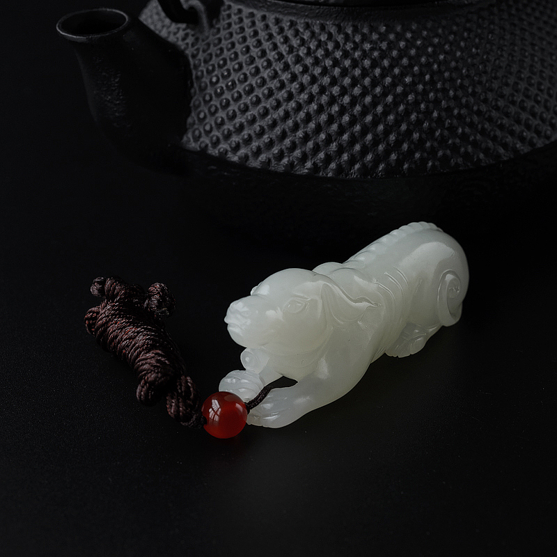 和田玉狗挂坠-红掌柜