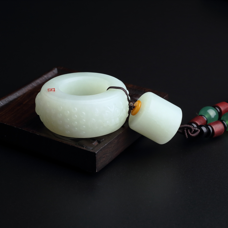 新疆和田玉吊坠-红掌柜