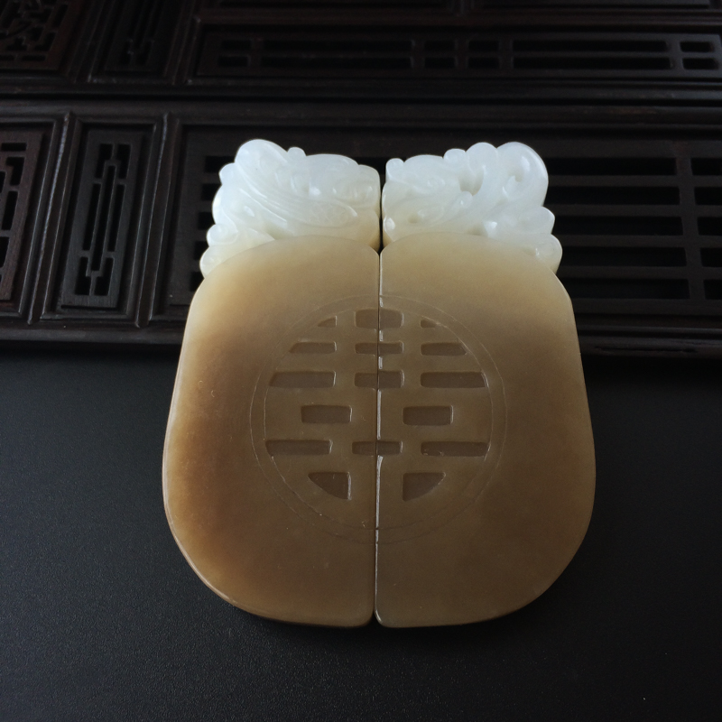 新疆天然和田玉带糖色龙凤牌吊坠-红掌柜