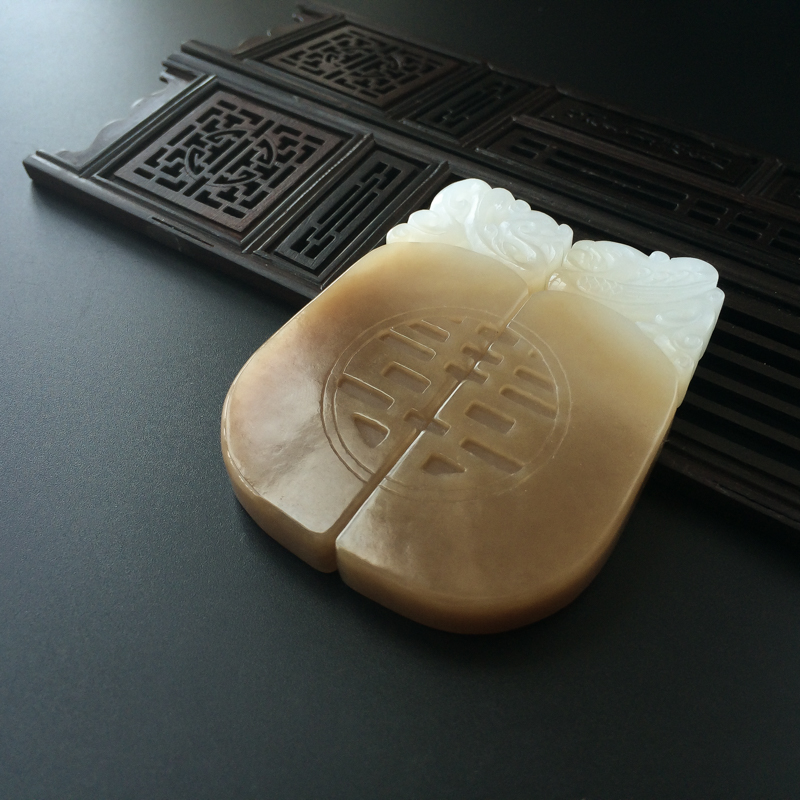 新疆天然和田玉龙凤牌吊坠-红掌柜