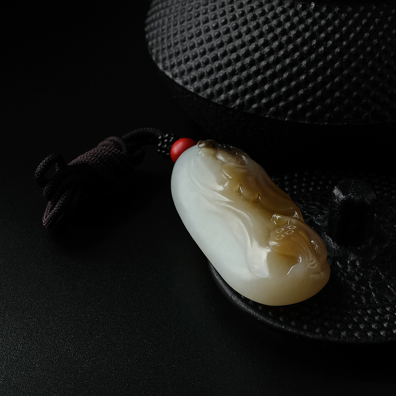 带糖色和田玉吊坠-红掌柜