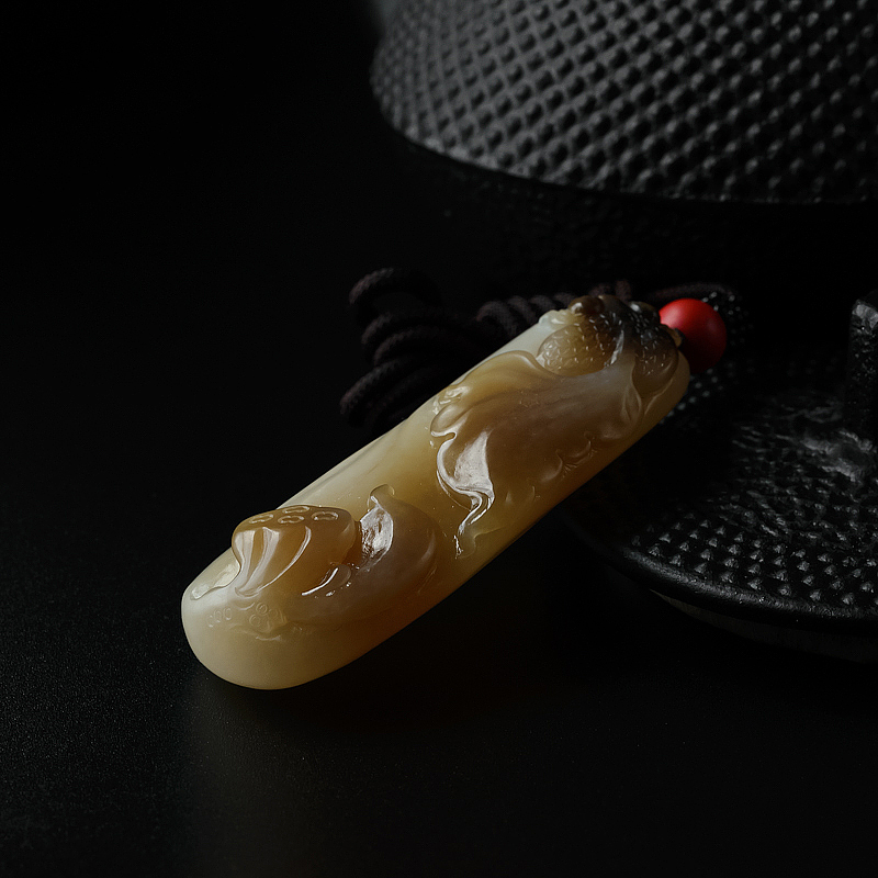 新疆和田玉吊坠-红掌柜