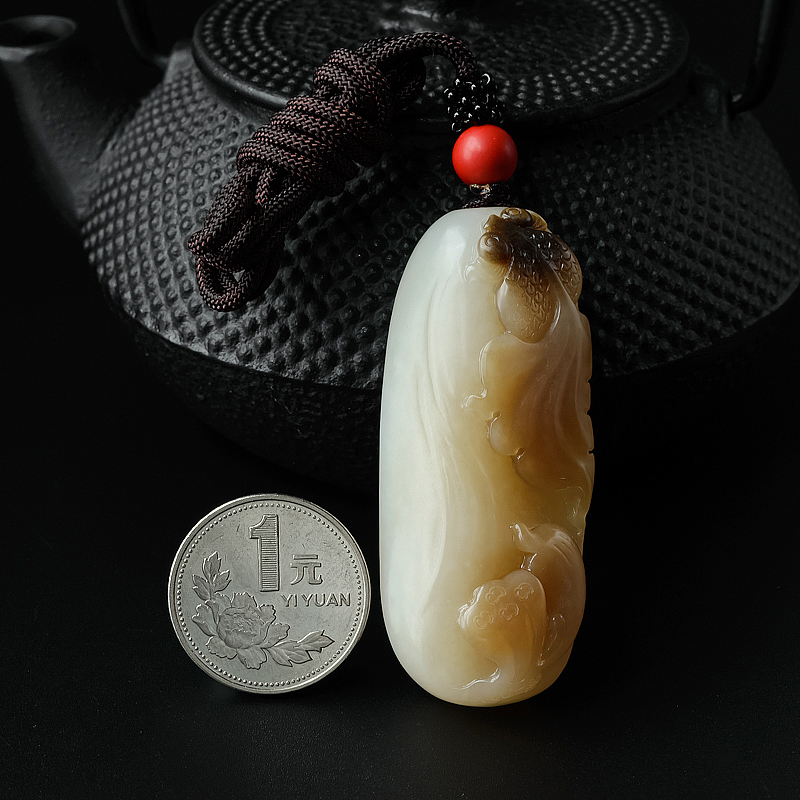 俏色和田玉吊坠-红掌柜