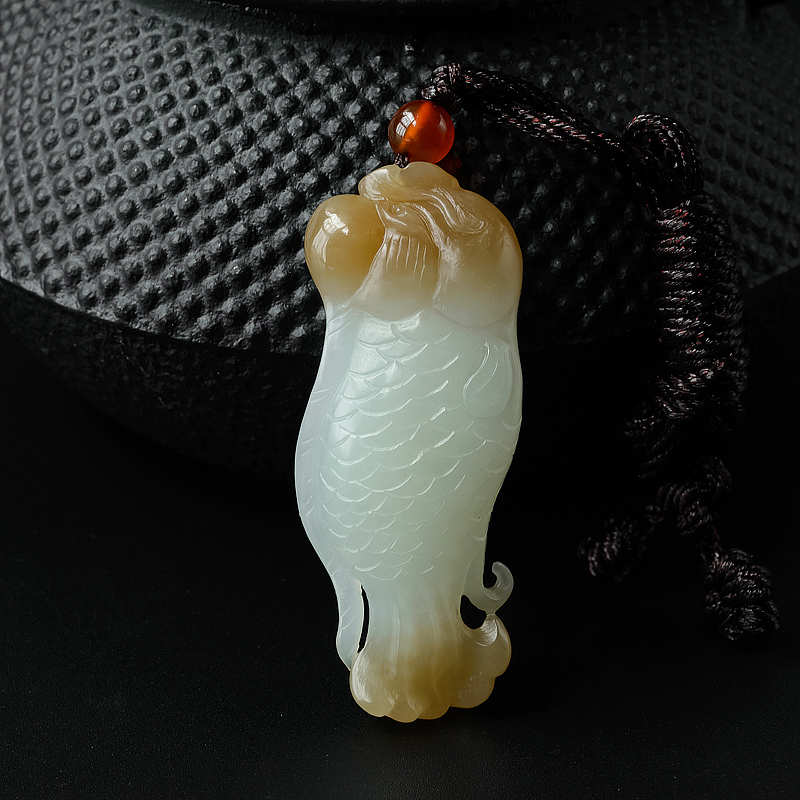 和田玉年年有余吊坠-红掌柜