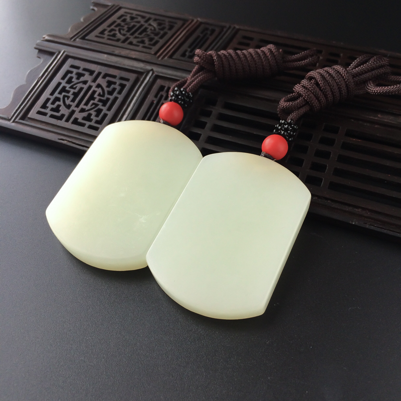 和田白玉挂件-红掌柜