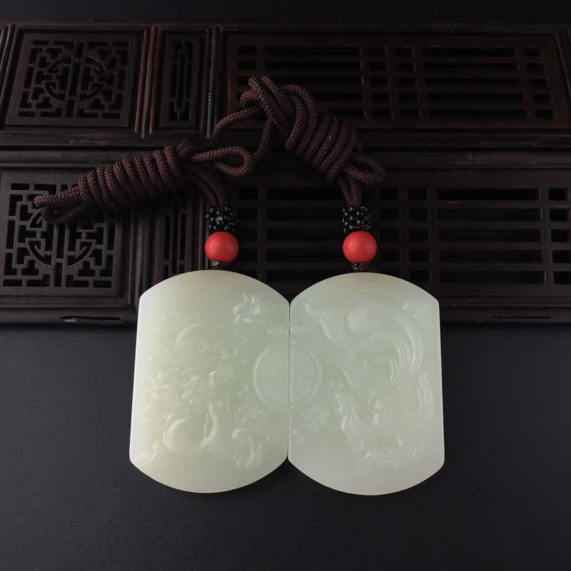 和田玉龙凤吊坠-红掌柜