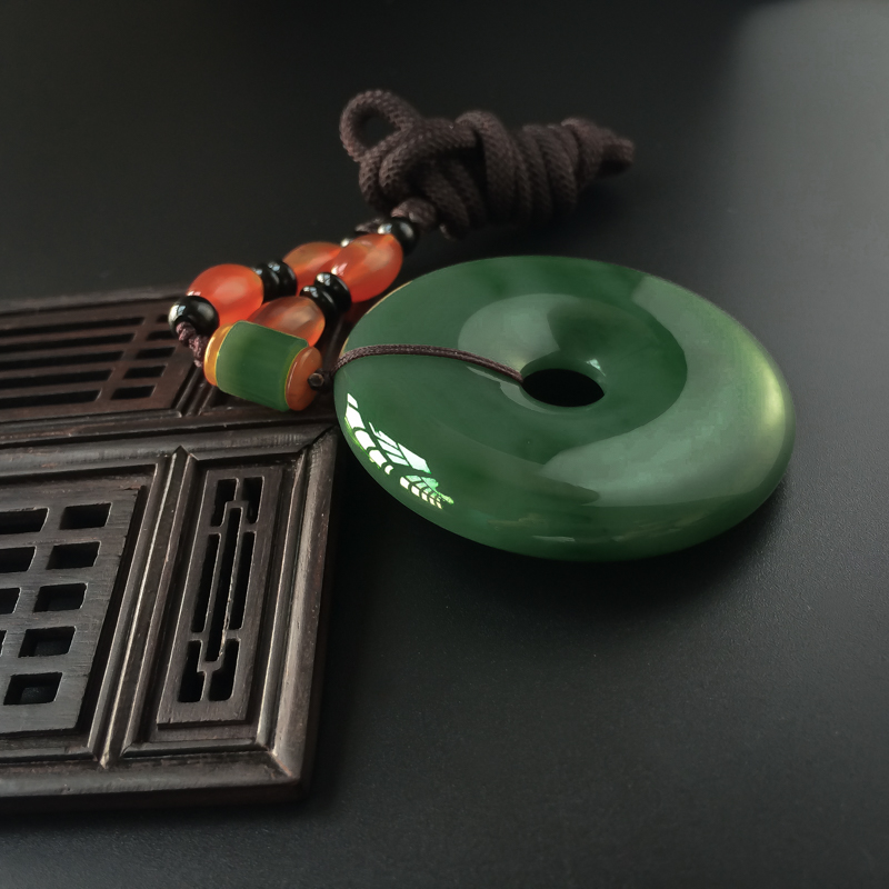 俄罗斯和田玉挂坠-红掌柜