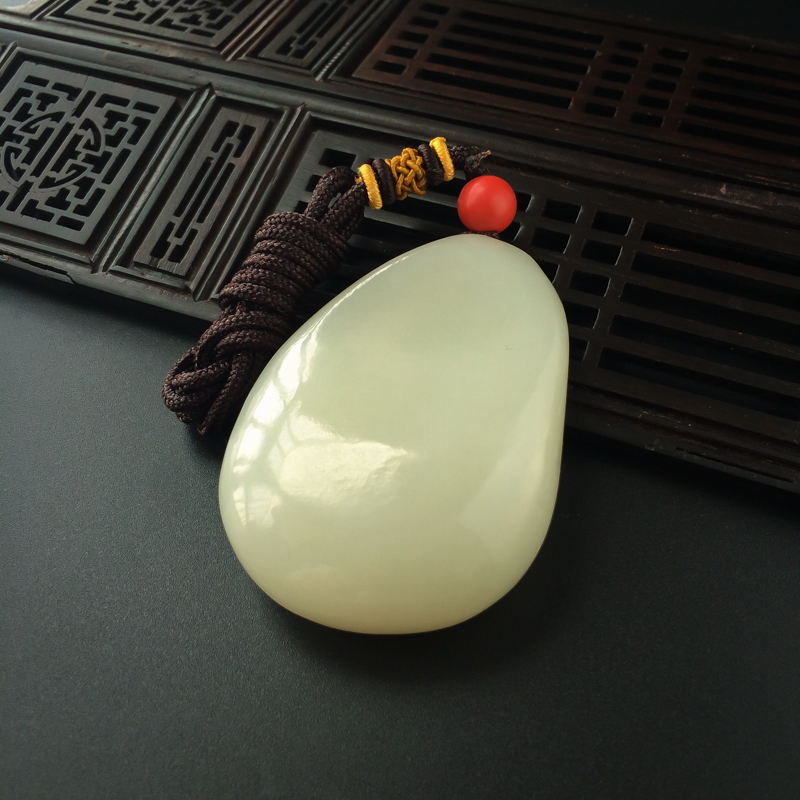 和田玉吊坠-红掌柜